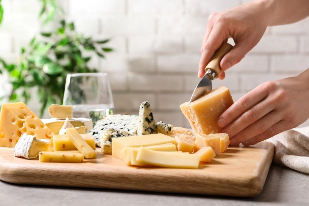 Zakupy świąteczne mięsa, wędlin, serów i ryb (Fot.Shutterstock)