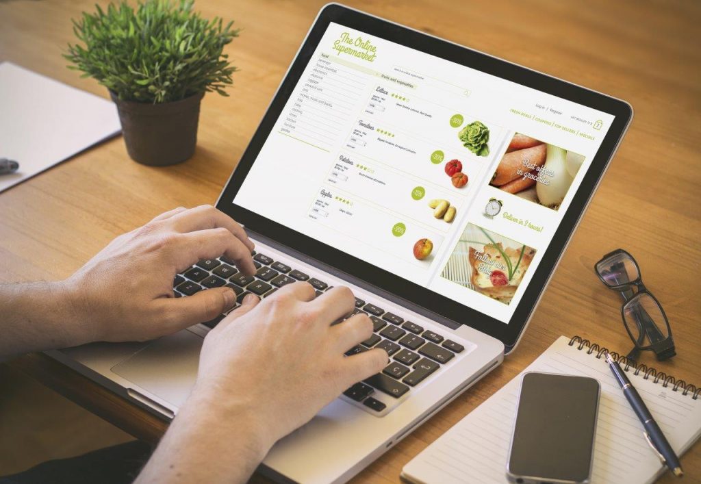 Już 1/3 internautów korzysta z możliwości rynku e-grocery (fot. Shutterstock)
