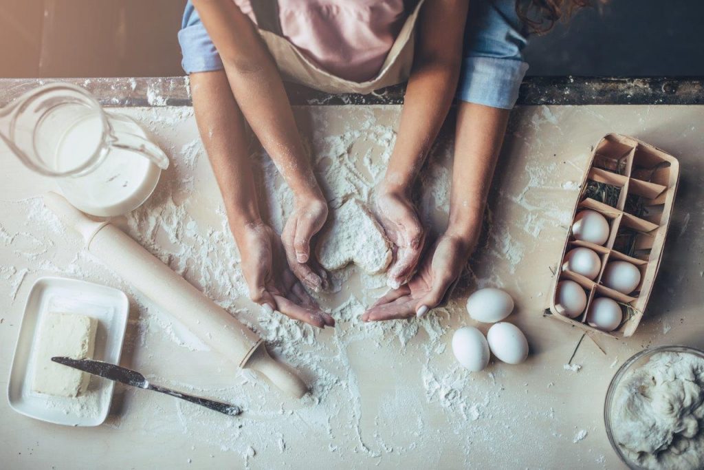 Słodkie wypieki są jednymi z obowiązkowych pozycji (Fot. Shutterstock)