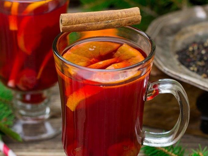 Na co stawiają Polacy, w co warto się zaopatrzyć i jakie są jesienno-zimowe trendy? (fot. Shutterstock.com)