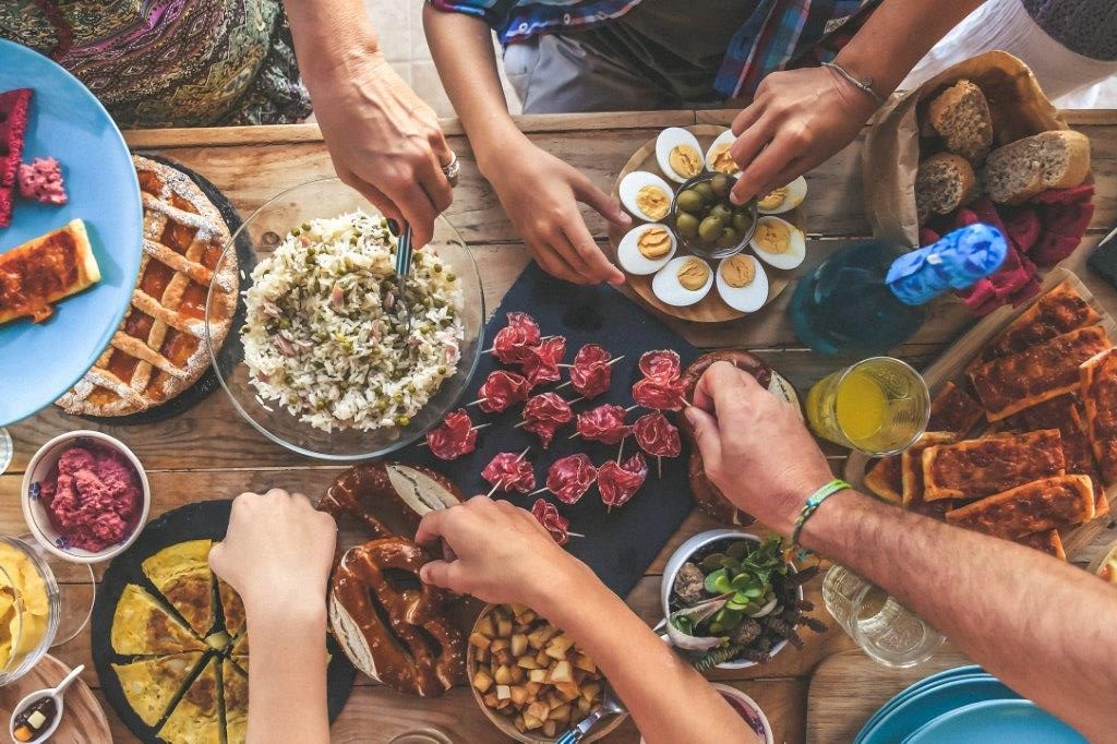 Menu na domówkę (Fot. Shutterstock)
